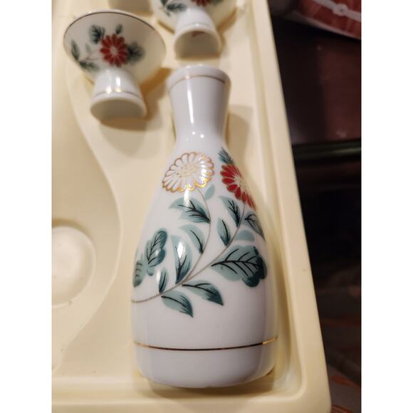 Vtg Kikkoman Sake Set w/empty sake bottle in Box - Picture 7 of 9